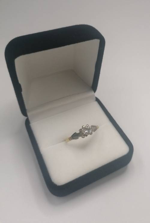 *Vintage Round Brilliant Solitaire Set in 18k Yellow Gold and Platinum*